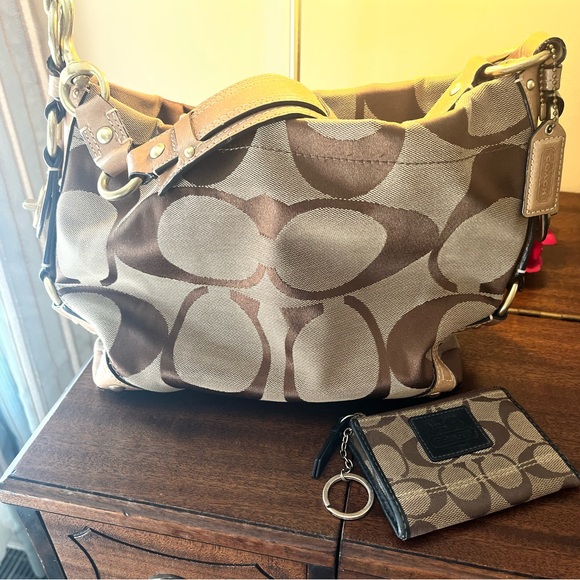 Vintage Coach bag with matching coin purse - Picture 4 of 16